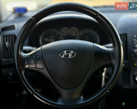 Белый Хендай i30, объемом двигателя 1.6 л и пробегом 227 тыс. км за 6500 $, фото 9 на Automoto.ua