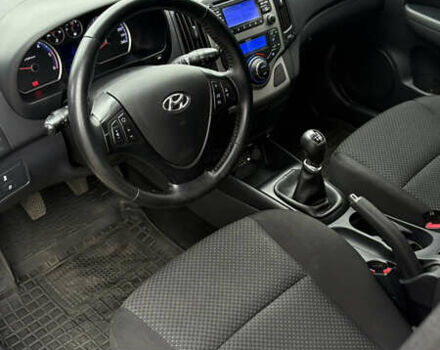 Белый Хендай i30, объемом двигателя 1.58 л и пробегом 269 тыс. км за 5800 $, фото 6 на Automoto.ua