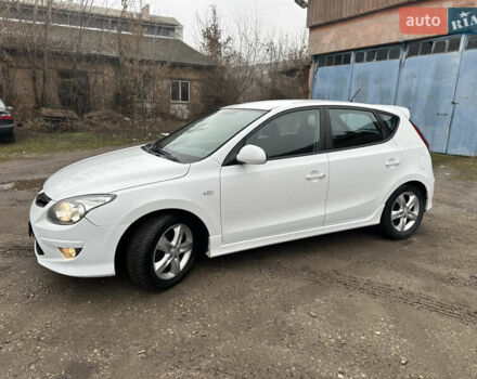 Белый Хендай i30, объемом двигателя 1.58 л и пробегом 180 тыс. км за 7300 $, фото 18 на Automoto.ua