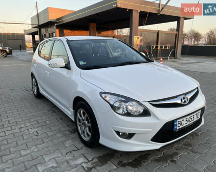 Білий Хендай i30, об'ємом двигуна 1.6 л та пробігом 205 тис. км за 6300 $, фото 2 на Automoto.ua