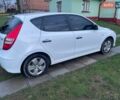 Белый Хендай i30, объемом двигателя 1.58 л и пробегом 243 тыс. км за 6300 $, фото 2 на Automoto.ua