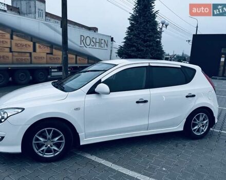 Белый Хендай i30, объемом двигателя 1.6 л и пробегом 236 тыс. км за 7300 $, фото 6 на Automoto.ua