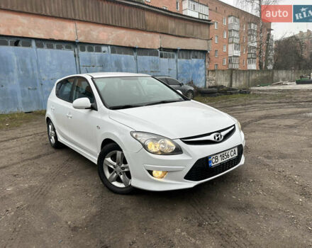 Белый Хендай i30, объемом двигателя 1.58 л и пробегом 180 тыс. км за 7300 $, фото 2 на Automoto.ua