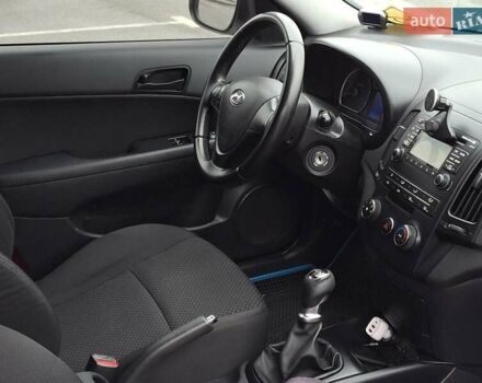 Белый Хендай i30, объемом двигателя 1.58 л и пробегом 226 тыс. км за 6500 $, фото 13 на Automoto.ua