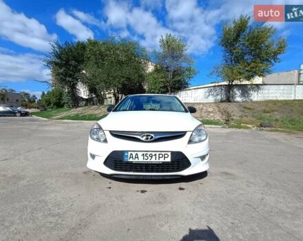 Белый Хендай i30, объемом двигателя 1.4 л и пробегом 248 тыс. км за 7000 $, фото 1 на Automoto.ua