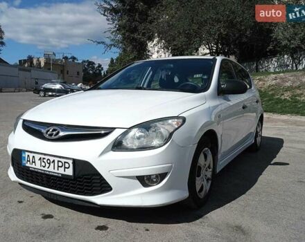 Белый Хендай i30, объемом двигателя 1.4 л и пробегом 248 тыс. км за 7000 $, фото 9 на Automoto.ua
