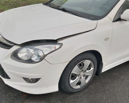 Белый Хендай i30, объемом двигателя 1.4 л и пробегом 120 тыс. км за 6200 $, фото 9 на Automoto.ua