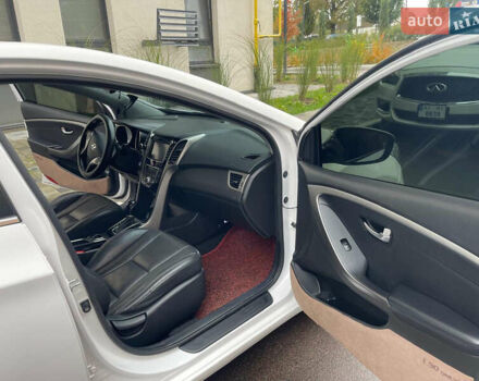 Белый Хендай i30, объемом двигателя 1.58 л и пробегом 134 тыс. км за 8800 $, фото 14 на Automoto.ua