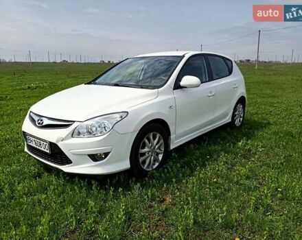 Белый Хендай i30, объемом двигателя 1.6 л и пробегом 175 тыс. км за 6300 $, фото 9 на Automoto.ua