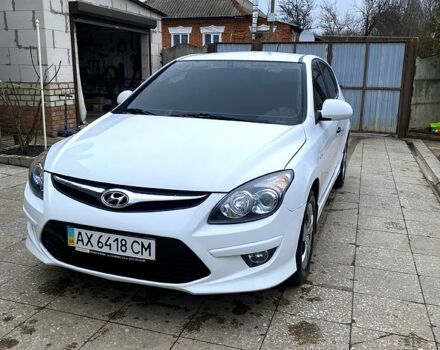 Белый Хендай i30, объемом двигателя 16 л и пробегом 176 тыс. км за 6700 $, фото 1 на Automoto.ua