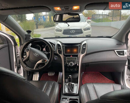 Белый Хендай i30, объемом двигателя 1.58 л и пробегом 134 тыс. км за 8800 $, фото 15 на Automoto.ua