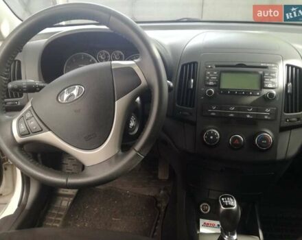 Білий Хендай i30, об'ємом двигуна 1.6 л та пробігом 200 тис. км за 7800 $, фото 3 на Automoto.ua
