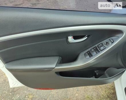 Белый Хендай i30, объемом двигателя 1.6 л и пробегом 175 тыс. км за 10999 $, фото 14 на Automoto.ua