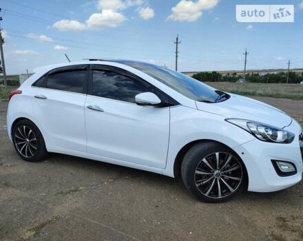 Белый Хендай i30, объемом двигателя 1.6 л и пробегом 175 тыс. км за 10999 $, фото 4 на Automoto.ua