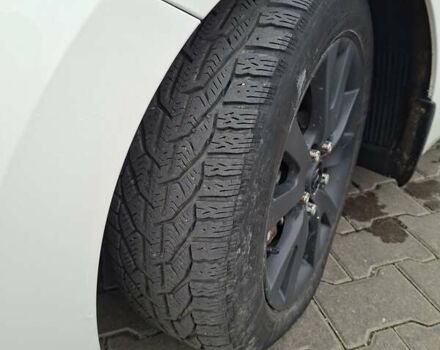 Белый Хендай i30, объемом двигателя 1.58 л и пробегом 255 тыс. км за 7500 $, фото 2 на Automoto.ua