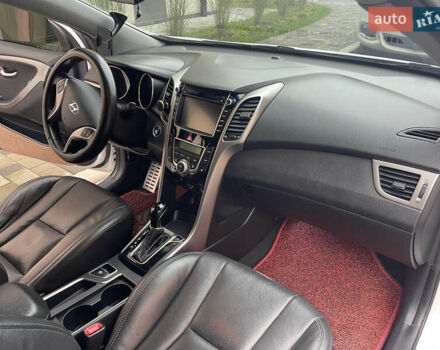 Белый Хендай i30, объемом двигателя 1.58 л и пробегом 134 тыс. км за 8800 $, фото 16 на Automoto.ua