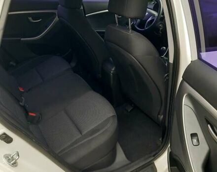 Белый Хендай i30, объемом двигателя 1.4 л и пробегом 121 тыс. км за 8500 $, фото 4 на Automoto.ua