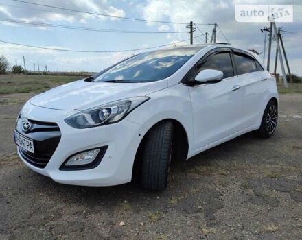 Белый Хендай i30, объемом двигателя 1.6 л и пробегом 175 тыс. км за 10999 $, фото 2 на Automoto.ua