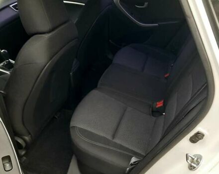 Белый Хендай i30, объемом двигателя 1.4 л и пробегом 121 тыс. км за 8500 $, фото 3 на Automoto.ua