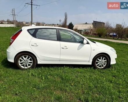 Белый Хендай i30, объемом двигателя 1.6 л и пробегом 175 тыс. км за 6300 $, фото 6 на Automoto.ua
