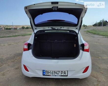 Белый Хендай i30, объемом двигателя 1.6 л и пробегом 175 тыс. км за 10999 $, фото 7 на Automoto.ua