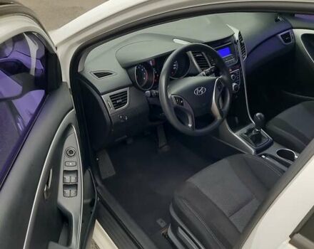 Белый Хендай i30, объемом двигателя 1.4 л и пробегом 121 тыс. км за 8500 $, фото 2 на Automoto.ua