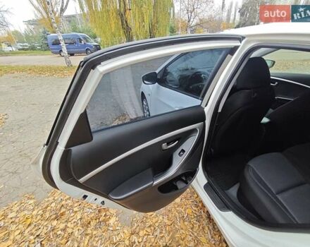 Белый Хендай i30, объемом двигателя 1.4 л и пробегом 105 тыс. км за 8400 $, фото 14 на Automoto.ua