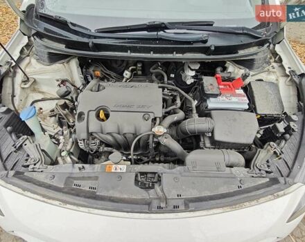 Белый Хендай i30, объемом двигателя 1.4 л и пробегом 105 тыс. км за 8400 $, фото 26 на Automoto.ua