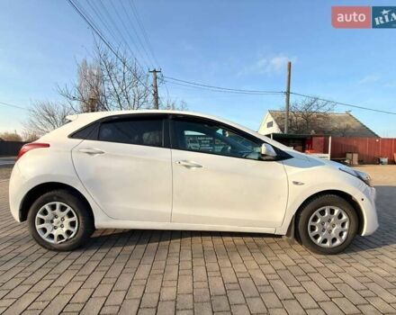 Белый Хендай i30, объемом двигателя 1.4 л и пробегом 180 тыс. км за 7500 $, фото 9 на Automoto.ua