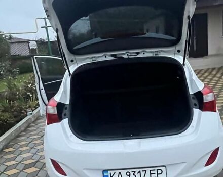Белый Хендай i30, объемом двигателя 1.4 л и пробегом 127 тыс. км за 8800 $, фото 4 на Automoto.ua