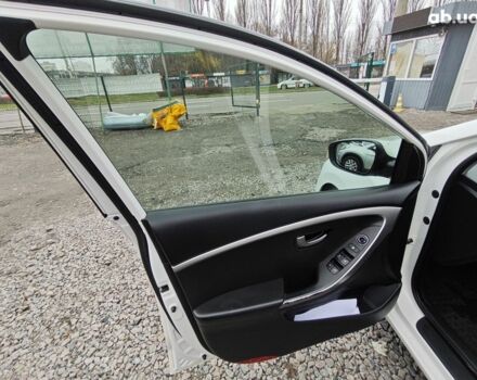 Білий Хендай i30, об'ємом двигуна 0 л та пробігом 105 тис. км за 8400 $, фото 9 на Automoto.ua