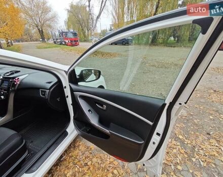 Белый Хендай i30, объемом двигателя 1.4 л и пробегом 105 тыс. км за 8400 $, фото 18 на Automoto.ua