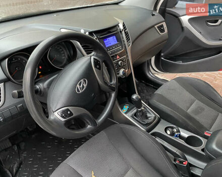 Белый Хендай i30, объемом двигателя 1.4 л и пробегом 239 тыс. км за 5500 $, фото 7 на Automoto.ua