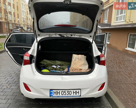 Белый Хендай i30, объемом двигателя 1.4 л и пробегом 239 тыс. км за 5500 $, фото 10 на Automoto.ua