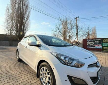 Белый Хендай i30, объемом двигателя 1.4 л и пробегом 180 тыс. км за 7500 $, фото 5 на Automoto.ua