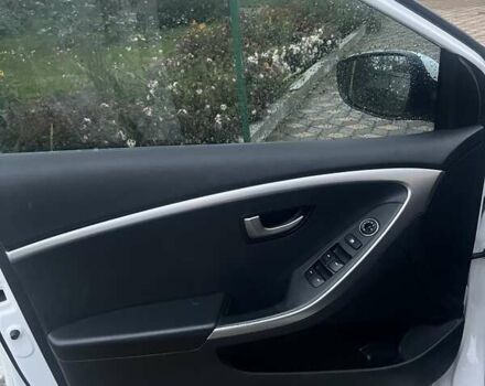 Белый Хендай i30, объемом двигателя 1.4 л и пробегом 127 тыс. км за 8800 $, фото 13 на Automoto.ua