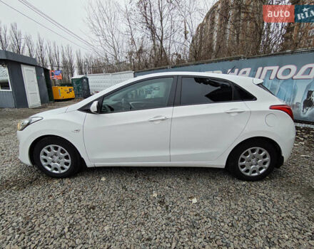Білий Хендай i30, об'ємом двигуна 1.4 л та пробігом 105 тис. км за 8400 $, фото 3 на Automoto.ua