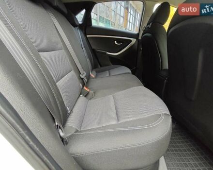 Белый Хендай i30, объемом двигателя 1.4 л и пробегом 105 тыс. км за 8400 $, фото 20 на Automoto.ua