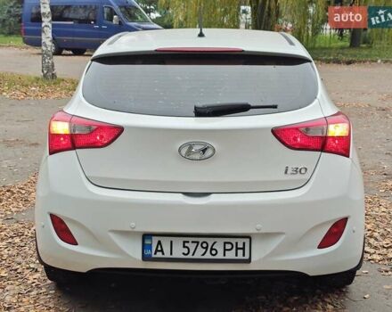 Белый Хендай i30, объемом двигателя 1.4 л и пробегом 105 тыс. км за 8400 $, фото 6 на Automoto.ua