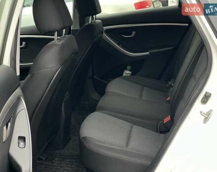 Хендай i30 2013 в Киеве на Automoto.ua Белый Хендай i30, объемом двигателя 1.4 л и пробегом 198 тыс. км за 6690 $, фото 13 на Automoto.ua