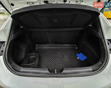 Білий Хендай i30, об'ємом двигуна 1.4 л та пробігом 105 тис. км за 8400 $, фото 7 на Automoto.ua