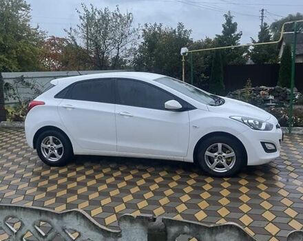 Белый Хендай i30, объемом двигателя 1.4 л и пробегом 127 тыс. км за 8800 $, фото 1 на Automoto.ua