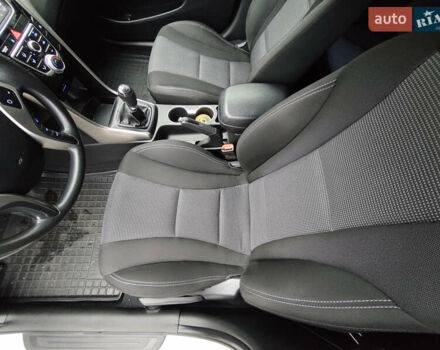 Білий Хендай i30, об'ємом двигуна 1.4 л та пробігом 105 тис. км за 8400 $, фото 9 на Automoto.ua