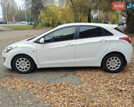 Белый Хендай i30, объемом двигателя 1.4 л и пробегом 105 тыс. км за 8400 $, фото 3 на Automoto.ua
