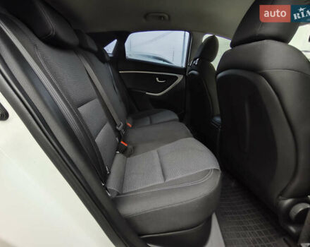 Білий Хендай i30, об'ємом двигуна 1.4 л та пробігом 105 тис. км за 8400 $, фото 18 на Automoto.ua