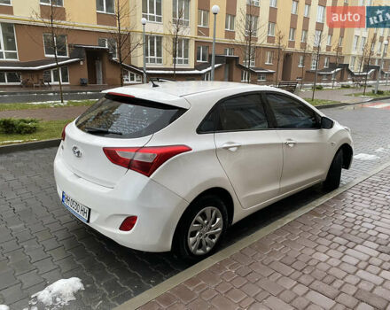 Белый Хендай i30, объемом двигателя 1.4 л и пробегом 239 тыс. км за 5500 $, фото 2 на Automoto.ua