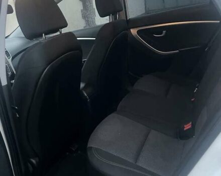 Белый Хендай i30, объемом двигателя 1.4 л и пробегом 127 тыс. км за 8800 $, фото 6 на Automoto.ua