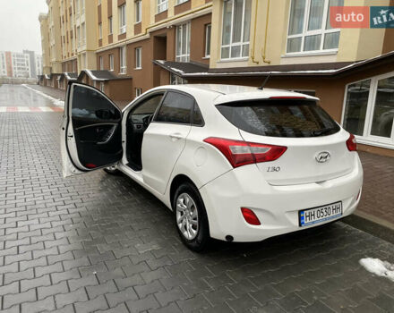 Белый Хендай i30, объемом двигателя 1.4 л и пробегом 239 тыс. км за 5500 $, фото 3 на Automoto.ua