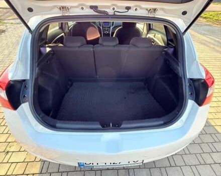 Белый Хендай i30, объемом двигателя 1.4 л и пробегом 180 тыс. км за 7500 $, фото 5 на Automoto.ua