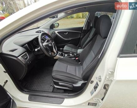 Белый Хендай i30, объемом двигателя 1.4 л и пробегом 105 тыс. км за 8400 $, фото 9 на Automoto.ua
